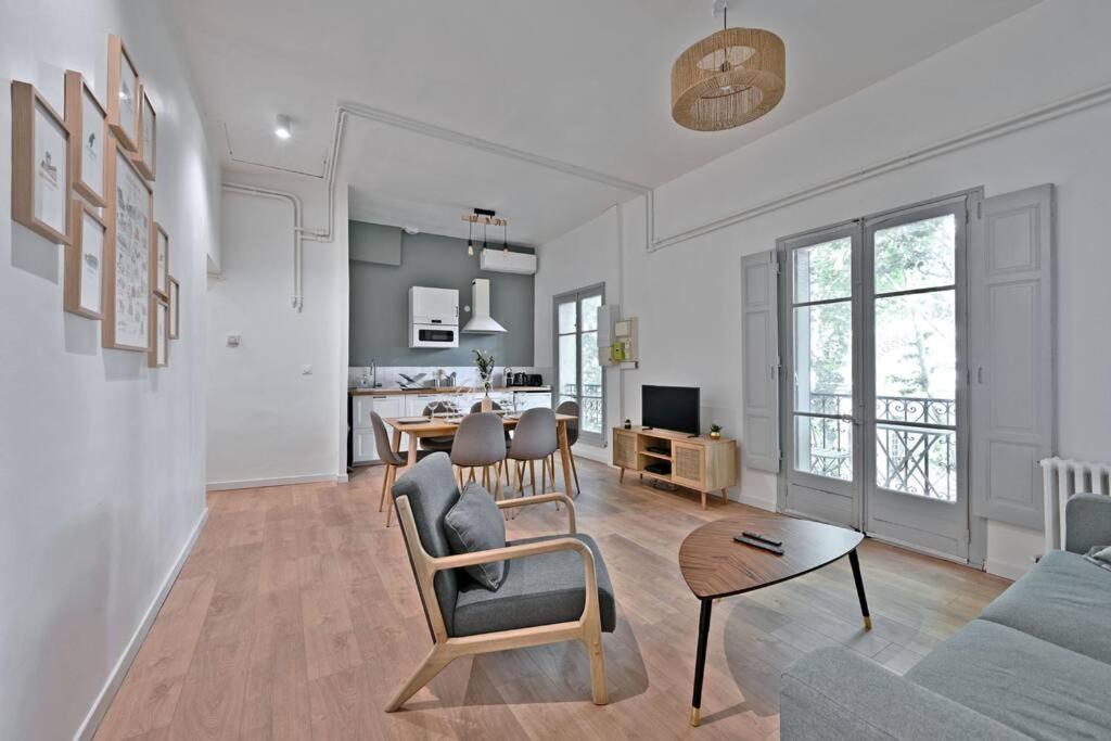 Au Coeur Des Platanes - Parking Gratuit Sous-Terrain - Clim - Balcon Apartment อาวีญง ภายนอก รูปภาพ