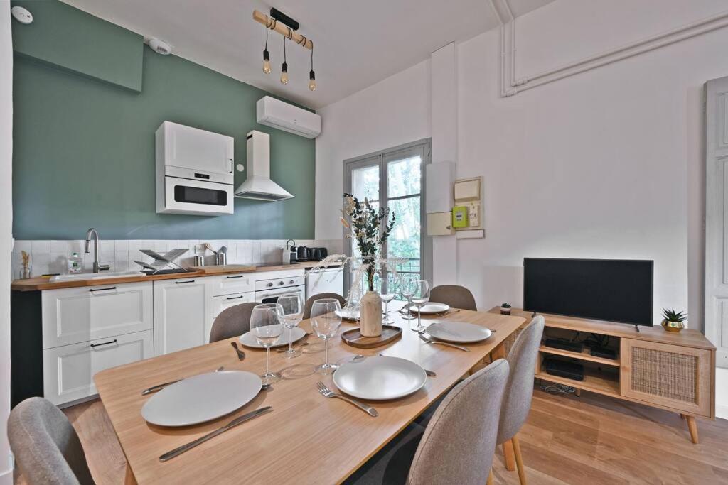 Au Coeur Des Platanes - Parking Gratuit Sous-Terrain - Clim - Balcon Apartment อาวีญง ภายนอก รูปภาพ